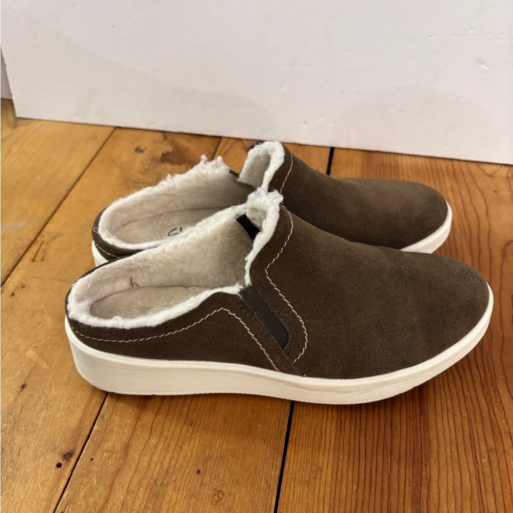 Clarks Collection Women’s Slip On Clogs Cozy Faux Fur SZ 9.5 M, Breeze Port